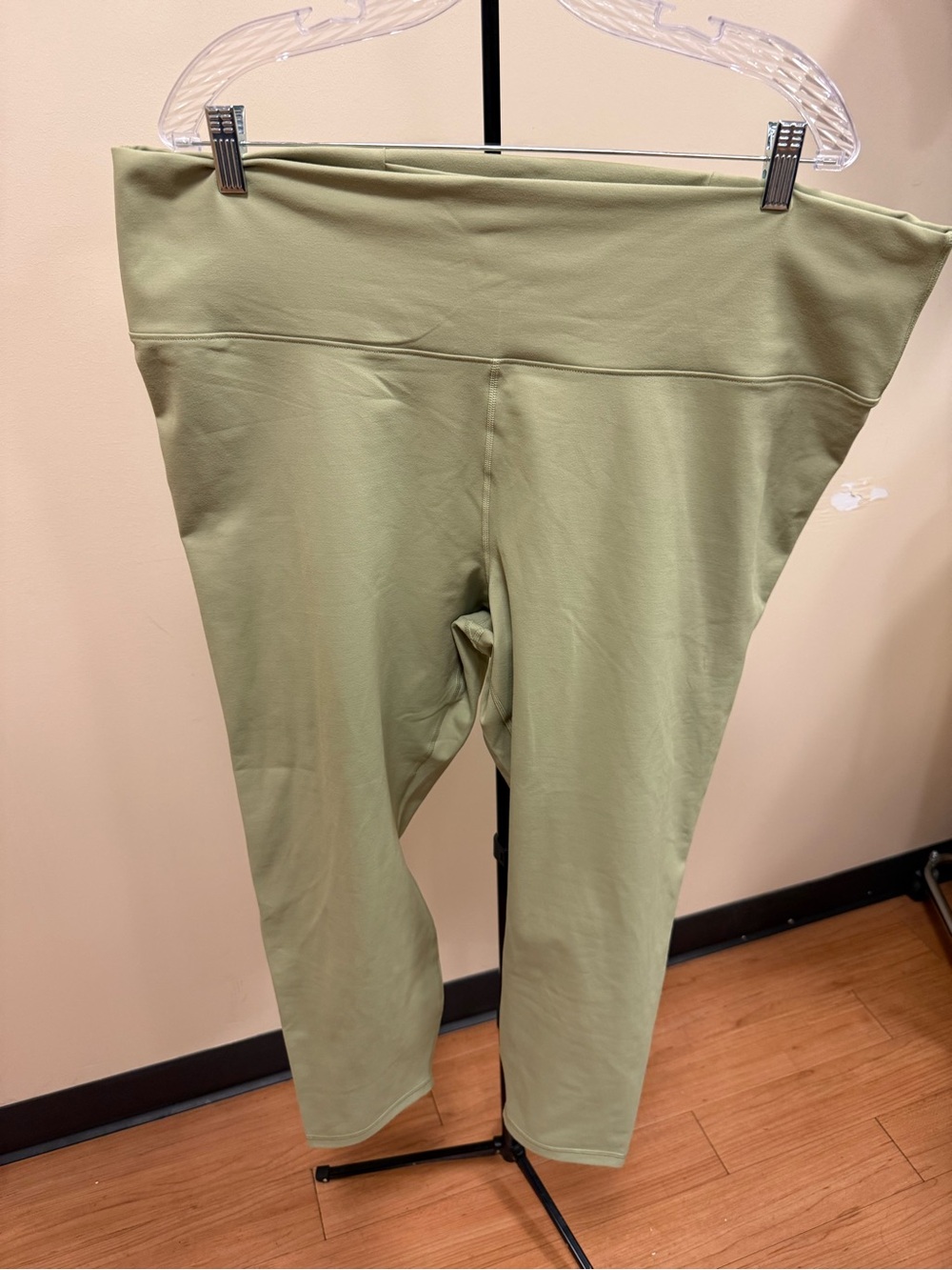 Fabletics Boost Powerhold High Waisted 7/8 length leggings - 4X
